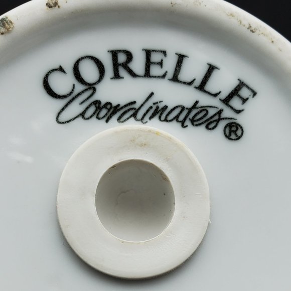 Corelle Coordinates Callaway Stove Top Salt and Pepper Shakers White Green Ivy - Picture 5 of 5